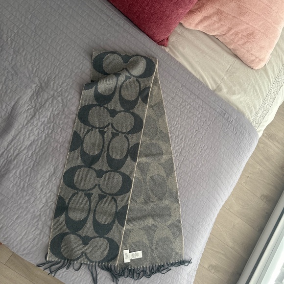 Coach scarf - Picture 2 of 2